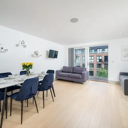 Modern City - Victoria Line Apartment London