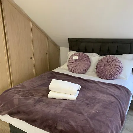 Serene Suites: Family-friendly Retreat With Free Parking And Wi-fi