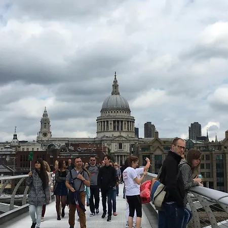 In Overview Thames Gasthof London