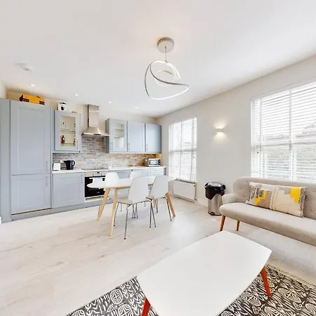 Holiday home Stylish 2bed2bath Flat 4min From Tube Station