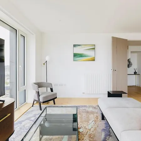 Executive Waterfront Split Penthouse Apartment London