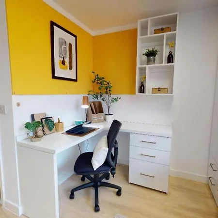 For Students Only Private Bedrooms With Shared Kitchen And At Iq Haywood House In Lejlighed London