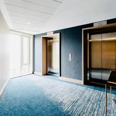 Executive Waterfront Split Penthouse Apartment London