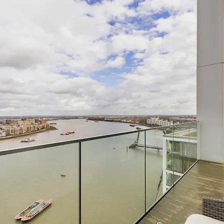Executive Waterfront Split Penthouse *