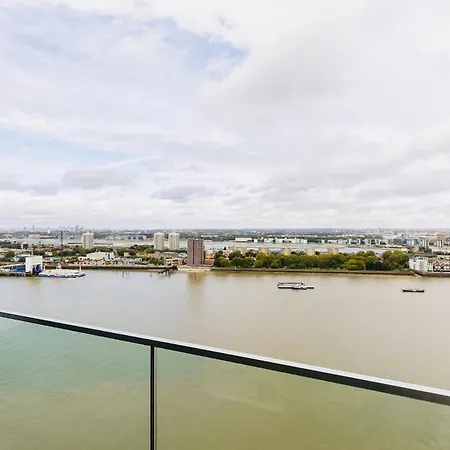 Executive Waterfront Split Penthouse *