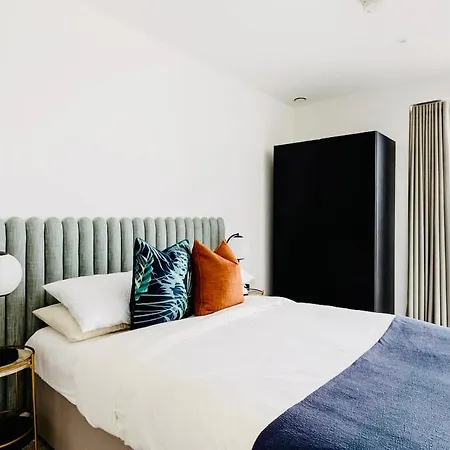 Executive Waterfront Split Penthouse London