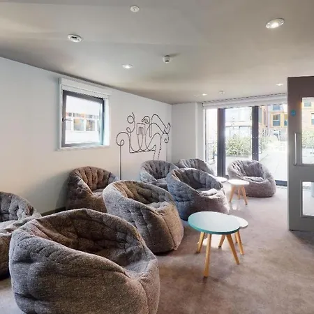 For Students Only Private Bedrooms With Shared Kitchen And At Iq Haywood House In London