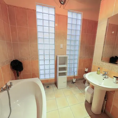 Bright Private - Peaceful Morden Location Apartament *
