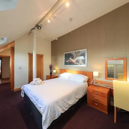 Apartament Bright Private - Peaceful Morden Location Londyn