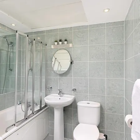 Beautiful 2bed 2bath 4mins To Train Station With Wifi And Free Parking 아파트