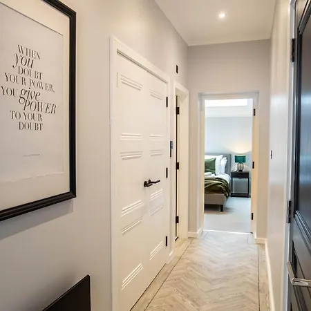 Modern & Chic One Bedroom In Fitzrovia By Sojo Apartment London