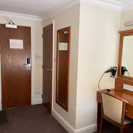 Orchard Hotel 3*