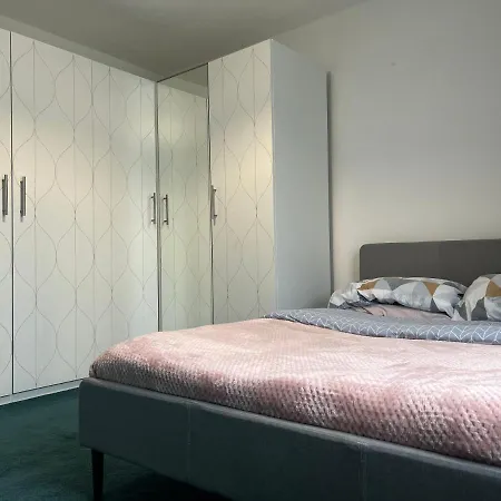 Apartment Hatton Grove Yiewsley