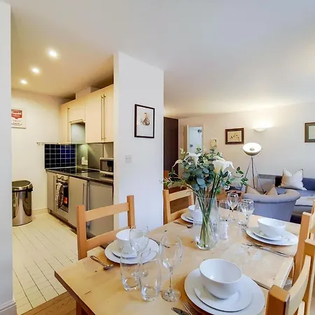 Capital Aldgate - Two Bed