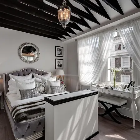 Deluxe Victoria House With Views Over The Historic Pimlico Conservation Area *