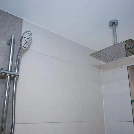 Unique 2 Bed * London