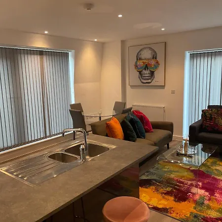 Lovely 2 Bed With Parking
