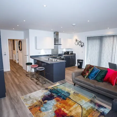 Apartment Lovely 2 Bed With Parking *