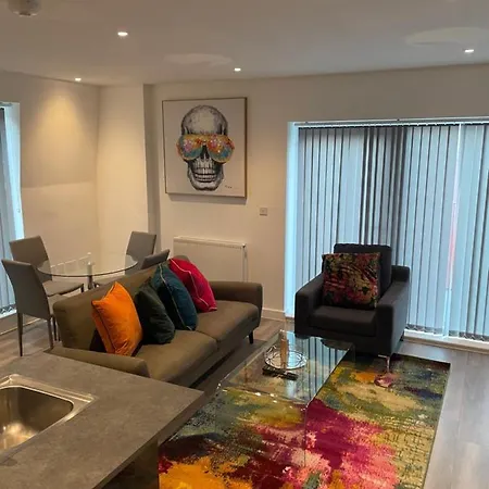 Lovely 2 Bed With Parking *