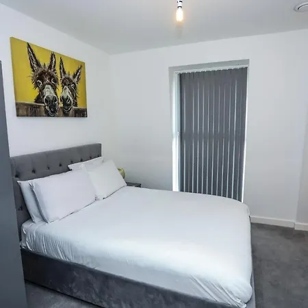 Apartment Lovely 2 Bed With Parking *