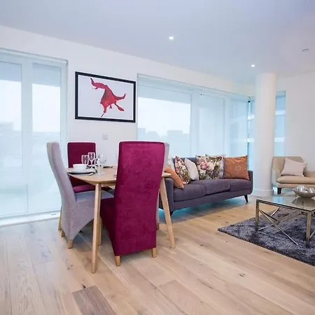 Unique 2 Bed Apartment *