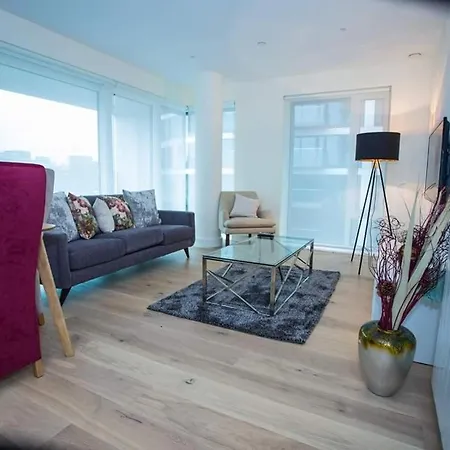 Unique 2 Bed Apartment *