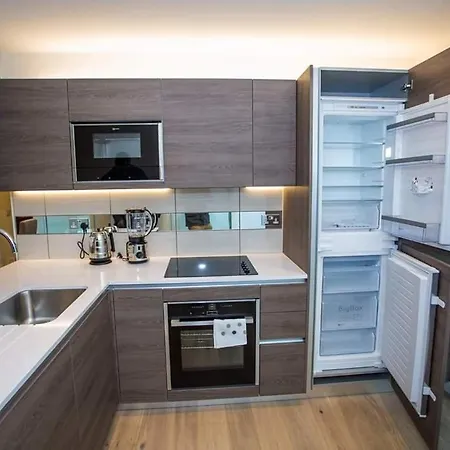 Apartment Unique 2 Bed London