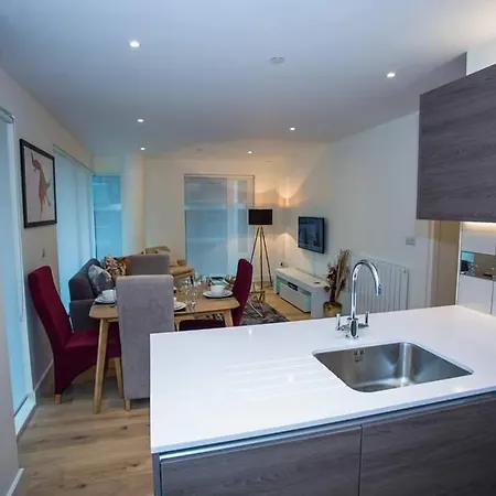 Apartment Unique 2 Bed London