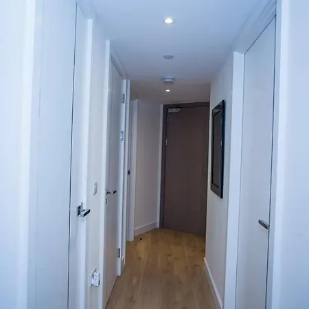 Unique 2 Bed * London