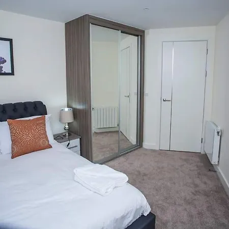 Unique 2 Bed Apartment *