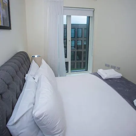 Apartment Unique 2 Bed London