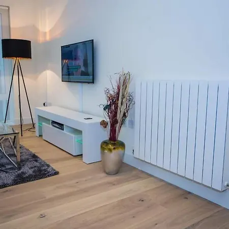 Unique 2 Bed *