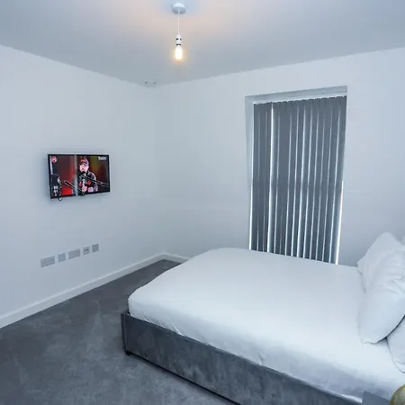 Lovely 2 Bed With Parking Apartment