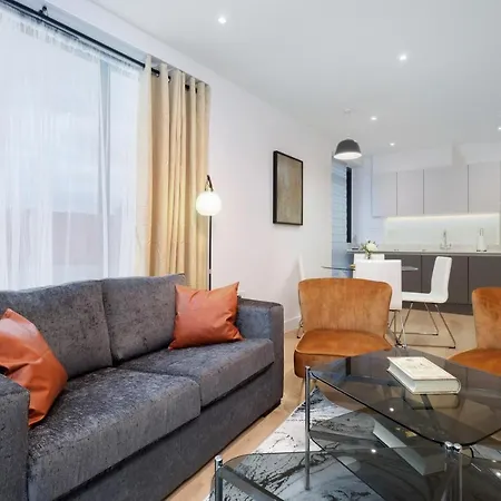 2 Bedroom Luxury With Parking In Stanmore, North West By 360 London