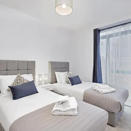 2 Bedroom Luxury With Parking In Stanmore, North West By 360 London