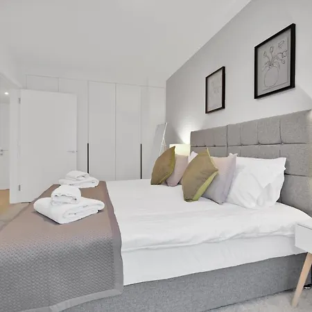 Apartment 2 Bedroom Luxury With Parking In Stanmore, North West By 360 London *