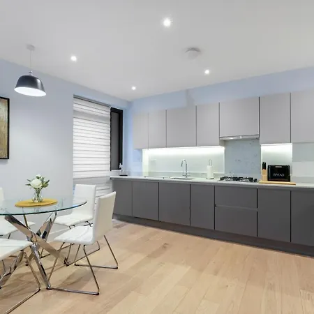 2 Bedroom Luxury With Parking In Stanmore, North West By 360 London