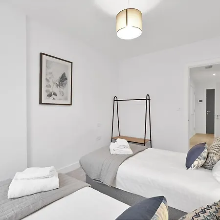 2 Bedroom Luxury With Parking In Stanmore, North West By 360 London Apartamento