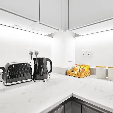 2 Bedroom Luxury With Parking In Stanmore, North West By 360 London Stanmore (Greater London)
