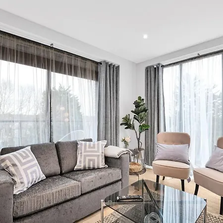 Apartamento 2 Bedroom Luxury With Parking In Stanmore, North West By 360 London *