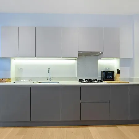 2 Bedroom Luxury With Parking In Stanmore, North West By 360 London