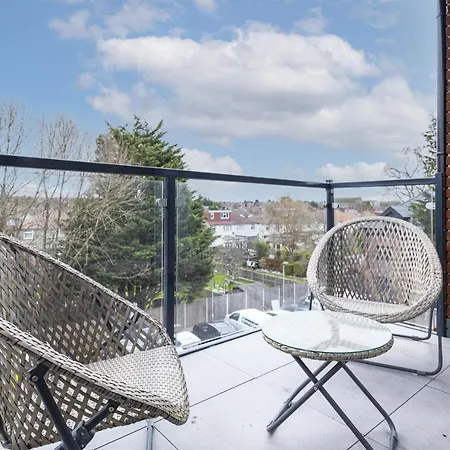 Apartamento 2 Bedroom Luxury With Parking In Stanmore, North West By 360 London