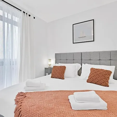 2 Bedroom Luxury With Parking In Stanmore, North West By 360 London Apartment