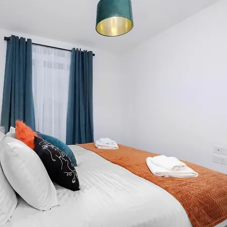 2 Bedroom Luxury With Parking In Stanmore, North West By 360 London Apartment *
