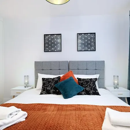 2 Bedroom Luxury With Parking In Stanmore, North West By 360 London Apartment