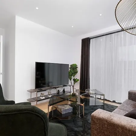 2 Bedroom Luxury With Parking In Stanmore, North West By 360 London Stanmore (Greater London)