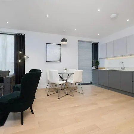 2 Bedroom Luxury With Parking In Stanmore, North West By 360 London Apartamento