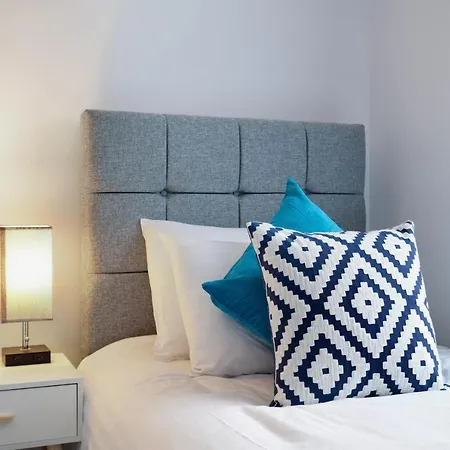 2 Bedroom Luxury With Parking In Stanmore, North West By 360 London