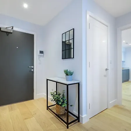 2 Bedroom Luxury With Parking In Stanmore, North West By 360 London Stanmore (Greater London)