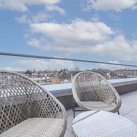 2 Bedroom Luxury With Parking In Stanmore, North West By 360 London Stanmore (Greater London)